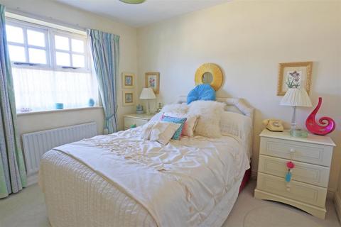 8 Caraway Close, Chard, TA20 1HP