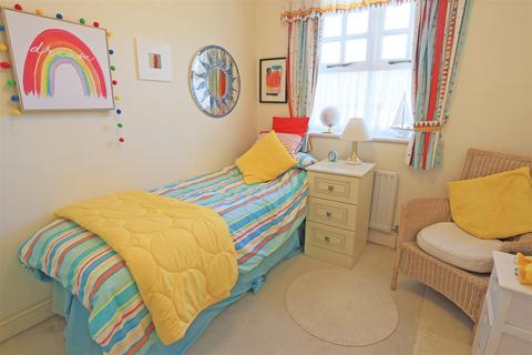 8 Caraway Close, Chard, TA20 1HP