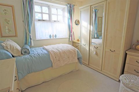 8 Caraway Close, Chard, TA20 1HP