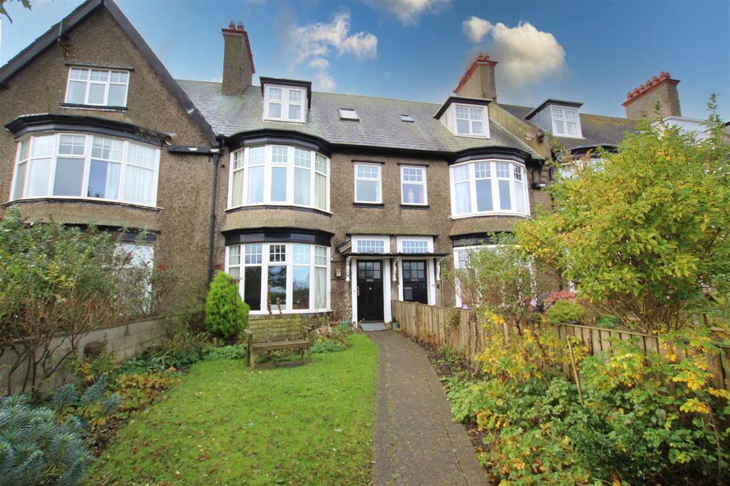Esplanade, Hornsea 6 bed terraced house for sale £320,000