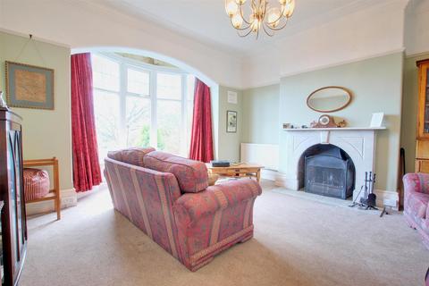 19 Esplanade, Hornsea, HU18 1NQ