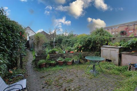 19 Esplanade, Hornsea, HU18 1NQ