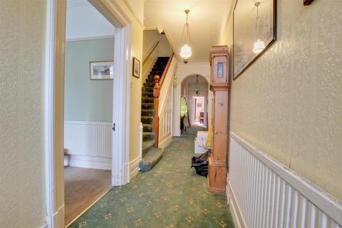 19 Esplanade, Hornsea, HU18 1NQ