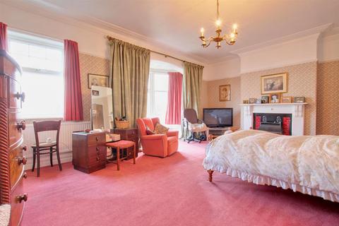 19 Esplanade, Hornsea, HU18 1NQ