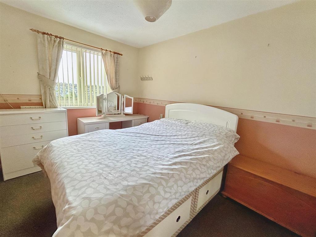 Bedroom 1 (1).jpg