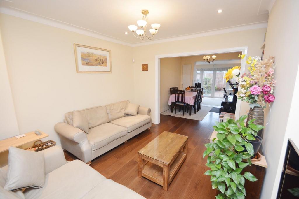 Balmoral Road, Harrow, HA2 8TD 4 bed semidetached house for sale £