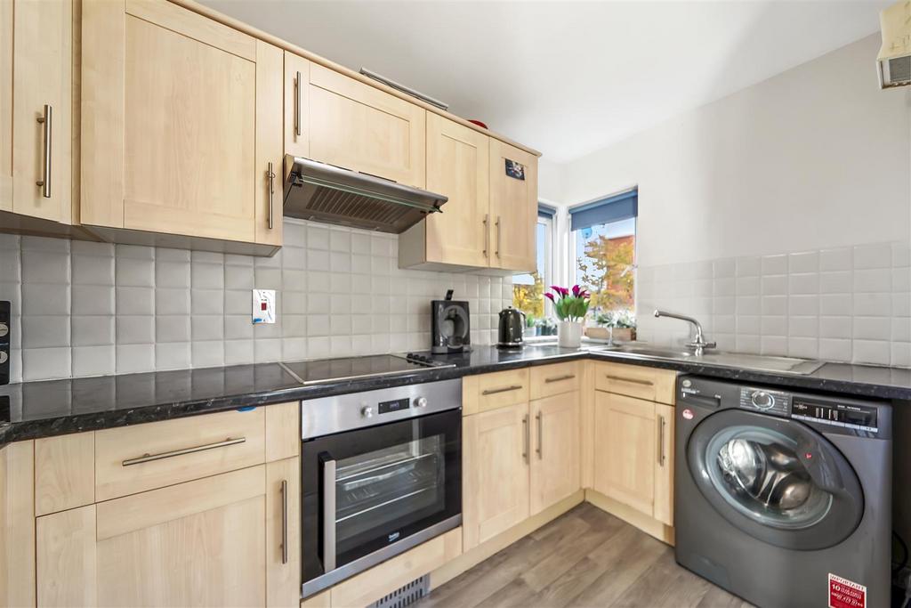 Flat 5, Lindholme Court - l OCS09 LADw MZw Ehd Fqu B.jpg