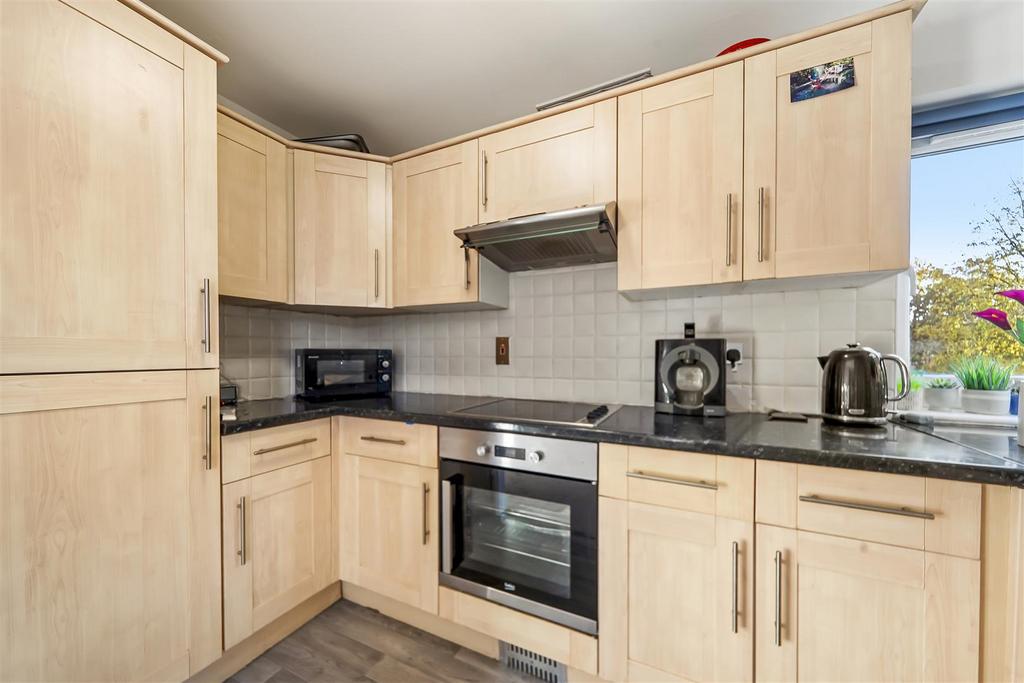 Flat 5, Lindholme Court - tc B4 WBedz2 Yj NH7qh VLW.jpg