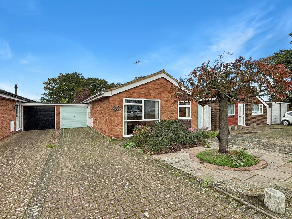 Elmstead Road, Wivenhoe, Colchester, CO7 2 bed detached bungalow for