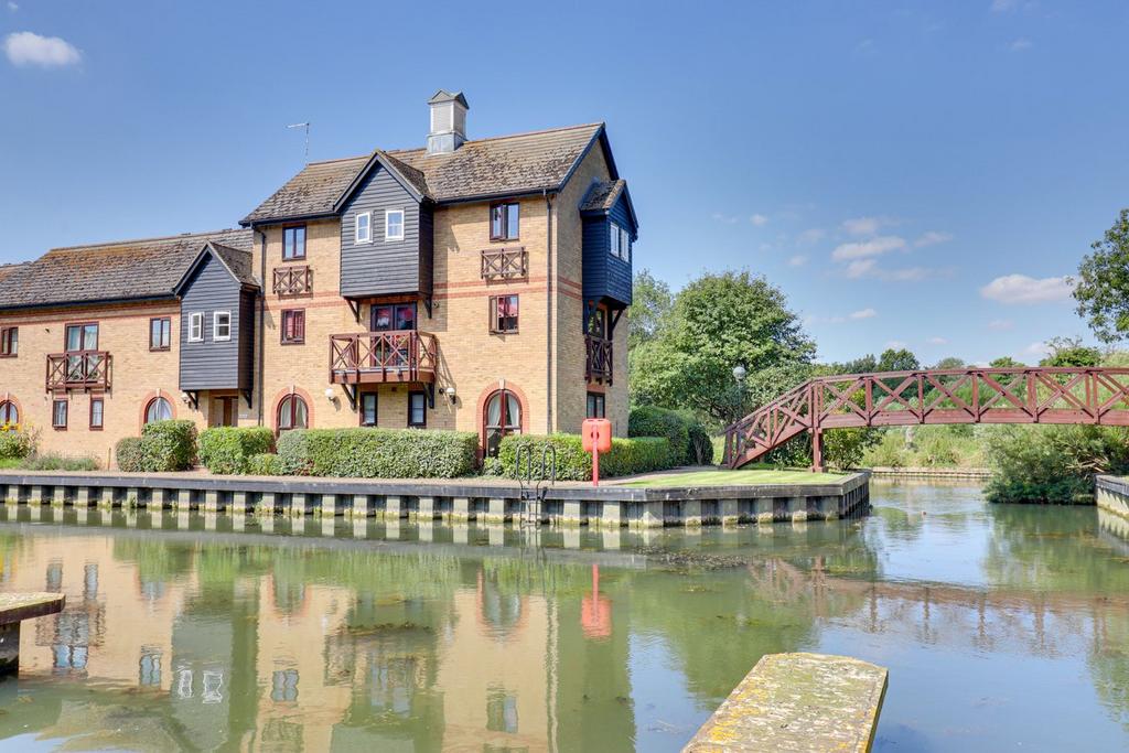 Lawrence Moorings, Sawbridgeworth, CM21 2 bed apartment for sale £293,500