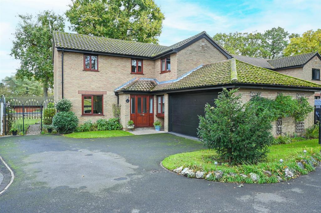 Turner Close, Bradwell, Great Yarmouth 4 bed house for sale £460,000