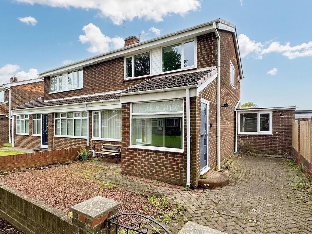Leicester Way, Fellgate, Jarrow, Tyne and Wear, NE32 4XQ 3 bed semidetached house for sale £