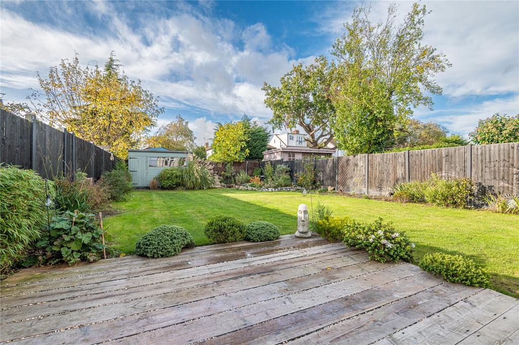 Sackville Road, Popular Wick Estate, Southend On Sea, Essex, SS2 3 bed semidetached house for