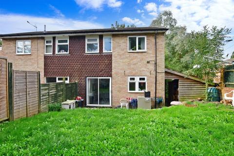 3 bedroom semi-detached house for sale - Lealands Drive, Uckfield, East Sussex