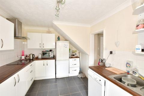 3 bedroom semi-detached house for sale - Lealands Drive, Uckfield, East Sussex