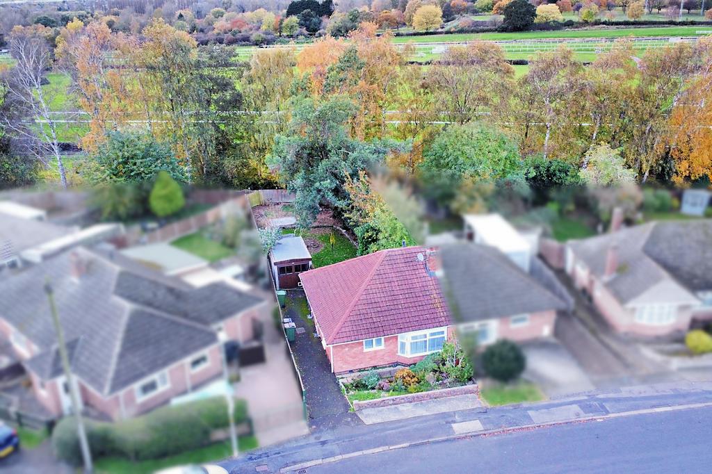 Foxhunter Drive, Oadby, LE2 2 bed semidetached bungalow for sale £