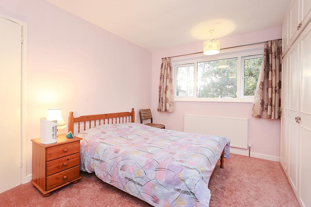Foxhunter Drive, Oadby, LE2 2 bed semidetached bungalow for sale £