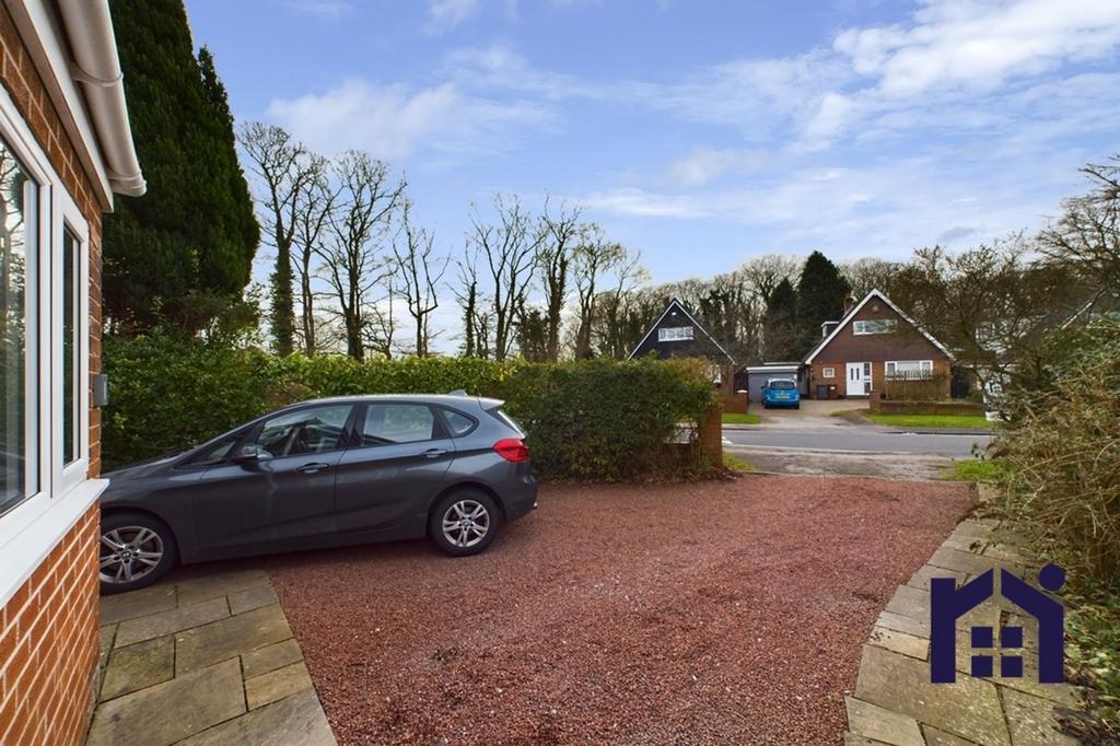 Spacious driveway