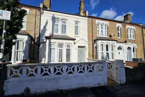 Studio to rent, Hermitage Road, Manor House, N4