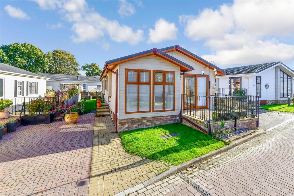 Woodlands Park, Biddenden, Ashford, Kent 2 bed park home for sale £