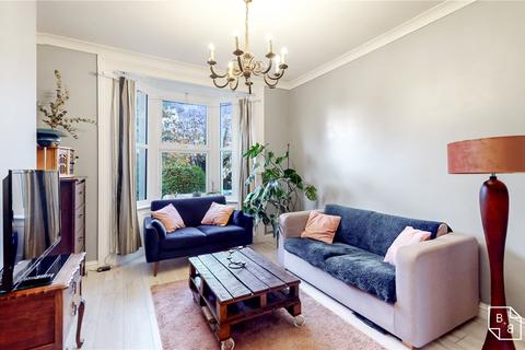 18 Dagnall Park, London, SE25 5PL