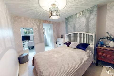 18 Dagnall Park, London, SE25 5PL