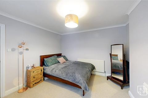 18 Dagnall Park, London, SE25 5PL