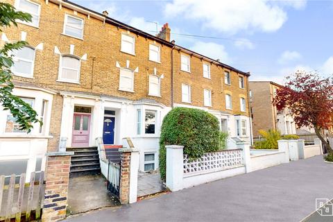 18 Dagnall Park, London, SE25 5PL