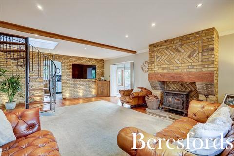 Dunton Lodge Church Road, Dunton, Brentwood, CM13 3SS