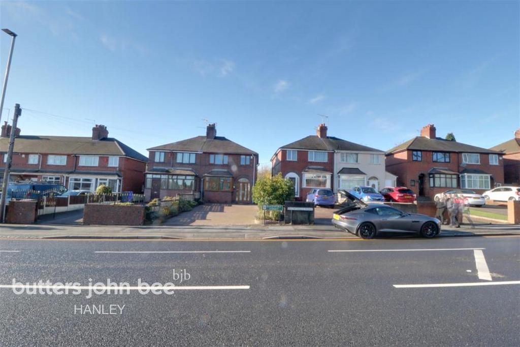 Davenport Street, Burslem 3 bed semidetached house £950 pcm (£219 pw)