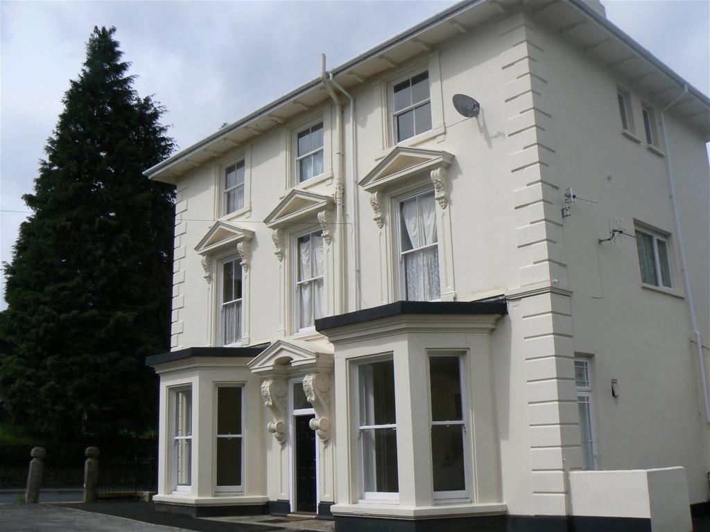 Plymouth Road, Buckfastleigh, TQ11 0DB 1 bed apartment to rent £725 pcm (£167 pw)