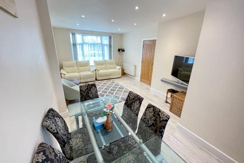 4 bedroom end of terrace house for sale - Beverley Road, Luton, Bedfordshire, LU4