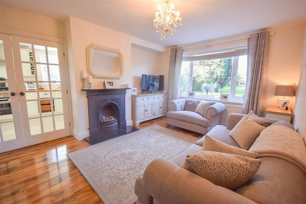 Overton Avenue, Manchester, M22 3 bed end of terrace house to rent £