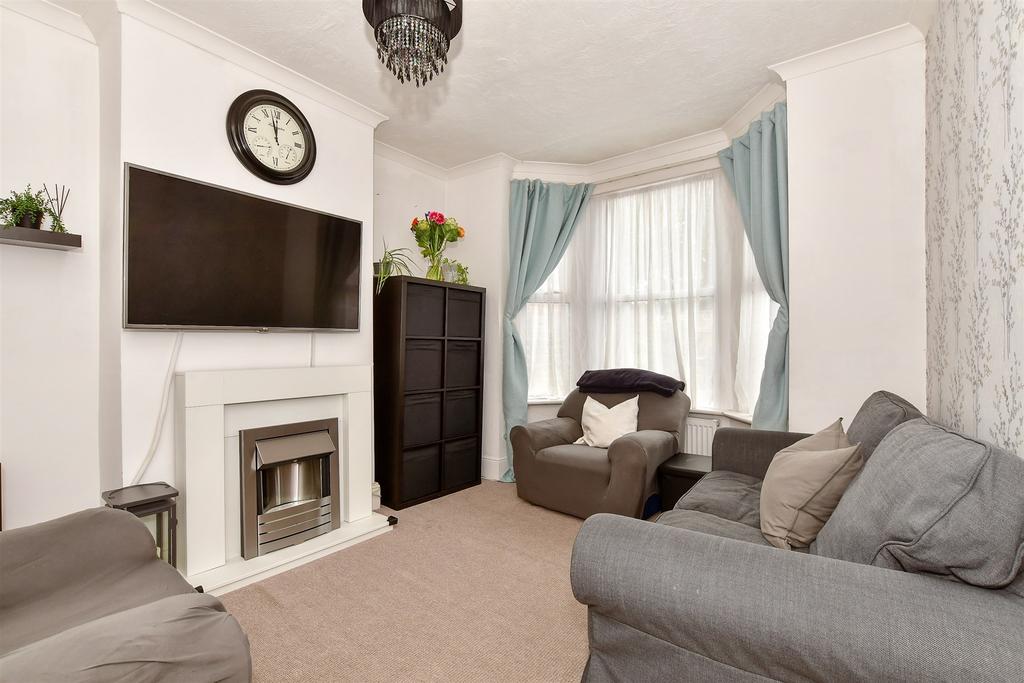 Cooling Road, Frindsbury, Rochester, Kent 3 bed end of terrace house for sale £300,000