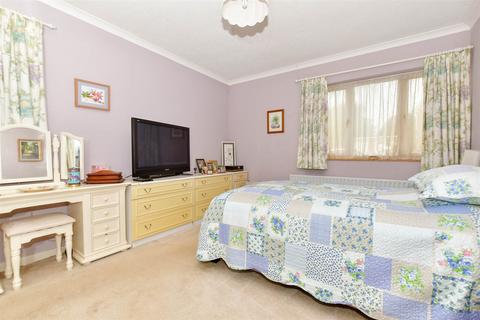 3 bedroom detached bungalow for sale - Sallows Shaw, Sole Street, Cobham, Kent