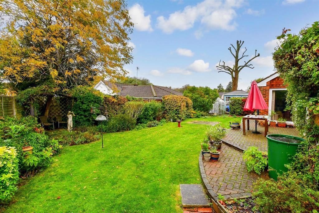 Sallows Shaw, Sole Street, Cobham, Kent 3 bed detached bungalow for