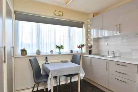 3 bedroom terraced house for sale - Ravenswood Drive, Woodingdean, Brighton, East Sussex