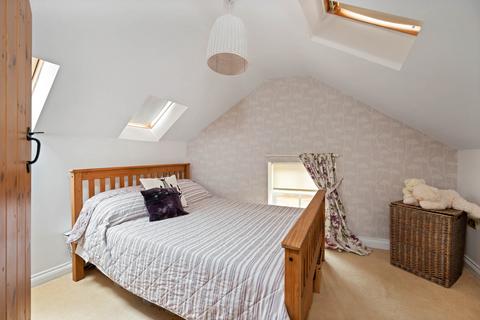 16 Abbey Road, Bourne, PE10 9EF