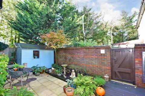 2 bedroom ground floor maisonette for sale, Wheelwrights Close, Arundel, West Sussex