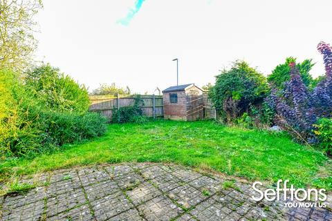 3 bedroom semi-detached house for sale - Maidens Close, NR7