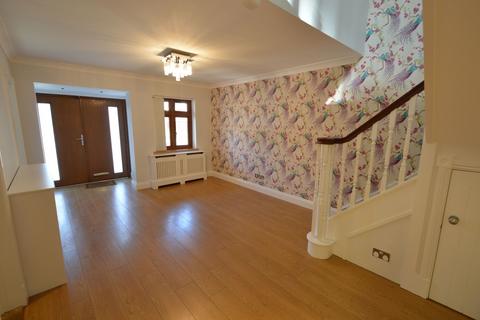 4 bedroom detached house to rent, Thundersley Park Road, Benfleet, SS7