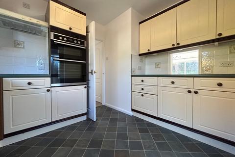 4 bedroom semi-detached bungalow to rent - Nursery Close Tonbridge TN10