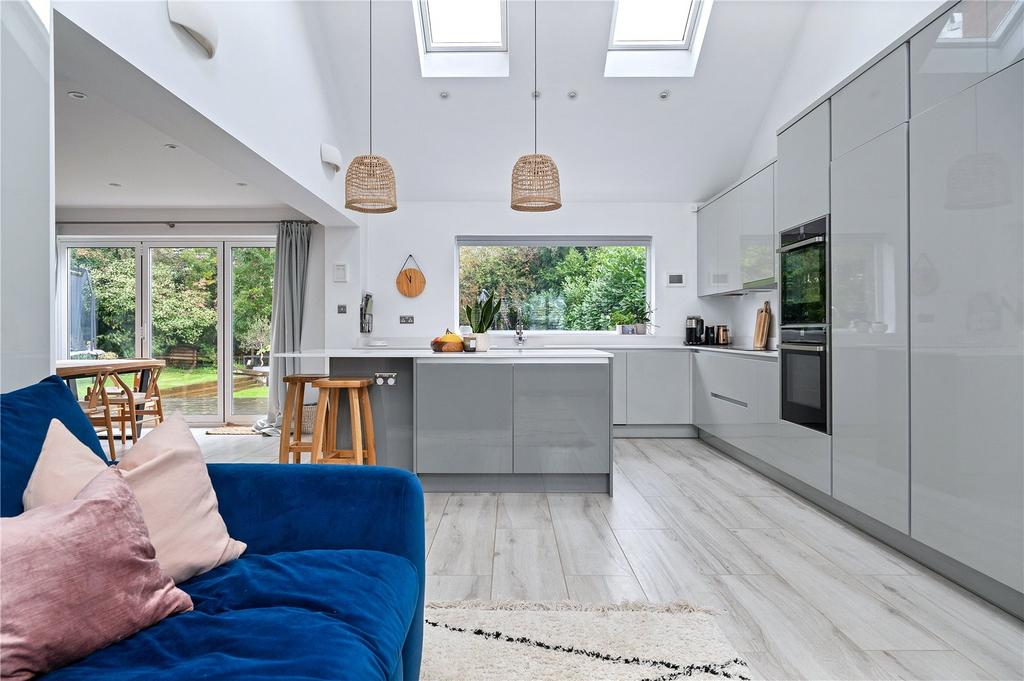 Coales Gardens, Market Harborough, Leicestershire 4 bed detached house