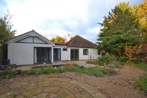 3 bedroom detached bungalow to rent, Alma Croft, Strethall Road, Littlebury