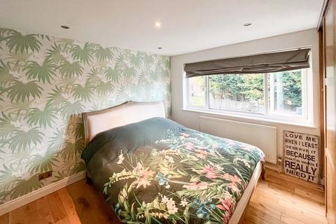 4 Fenton Close, Chislehurst, BR7 6ED