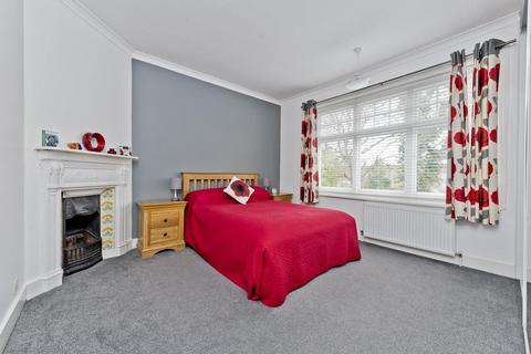 5 bedroom detached house for sale - Reigate Road, Ewell
