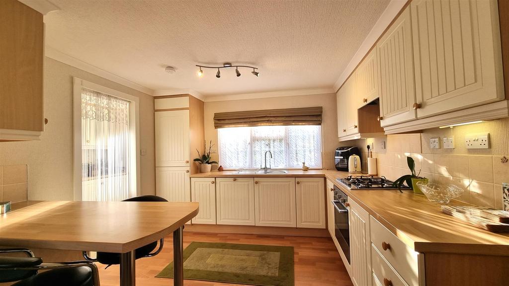 76 Chapel kitchen.jpg