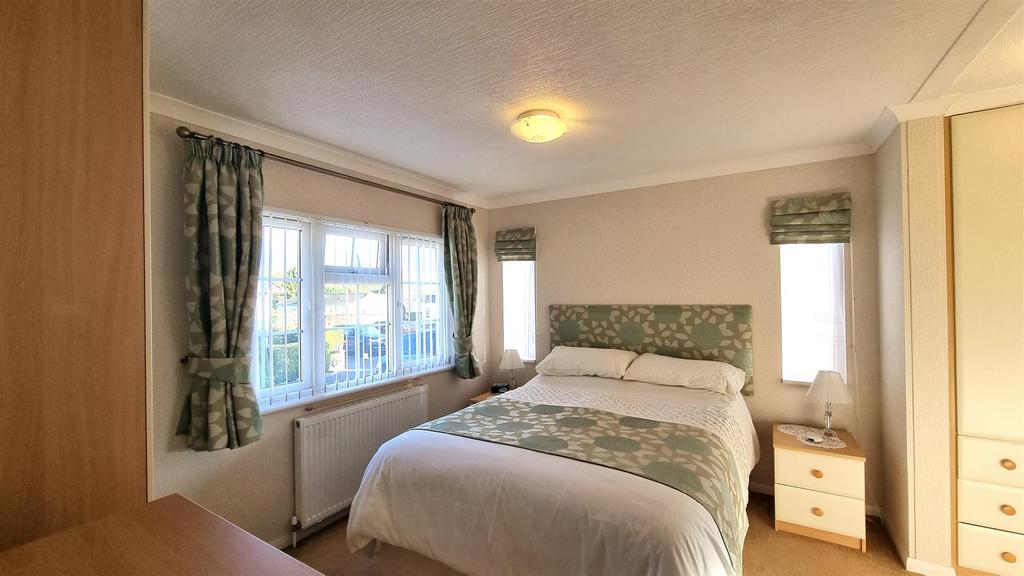 76 Chapel bed 1b.jpg