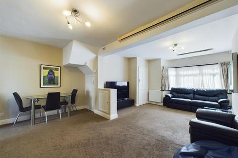 3 Appledore Avenue, Ruislip, HA4 0UT