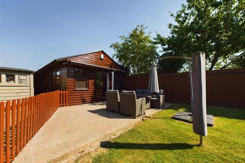 3 Appledore Avenue, Ruislip, HA4 0UT